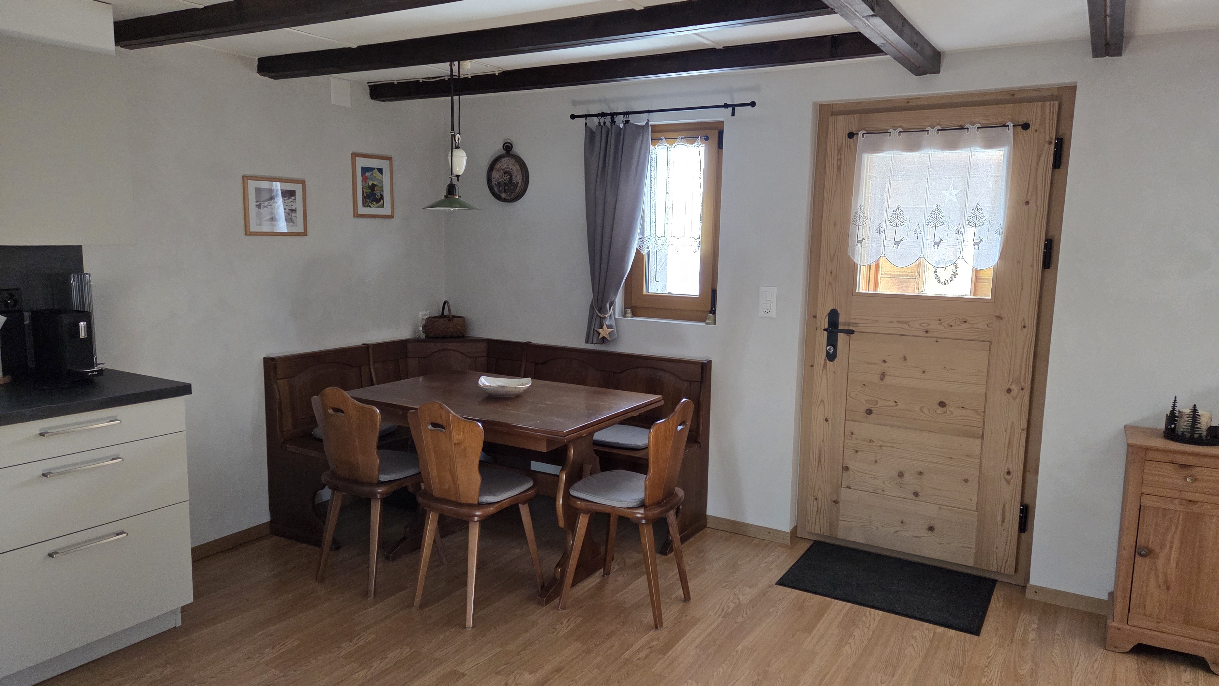 Ecureuil table manger photo 4