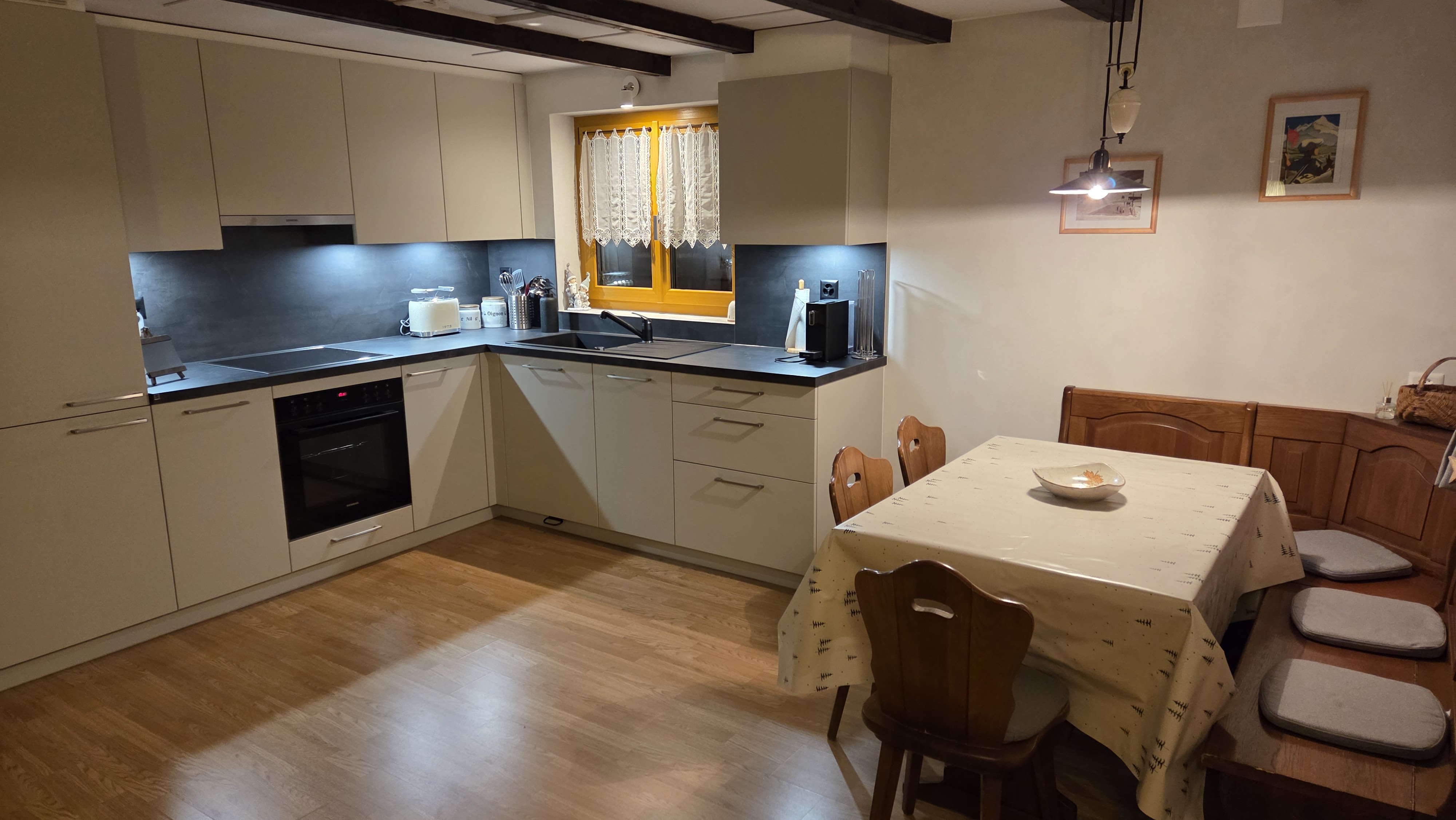 Ecureuil cuisine lumière photo 4